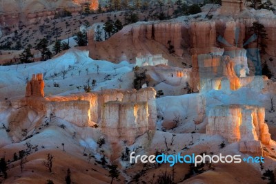 First Rays Of The Sun Striking The Hoodoos In Bryce Canyon Stock Photo