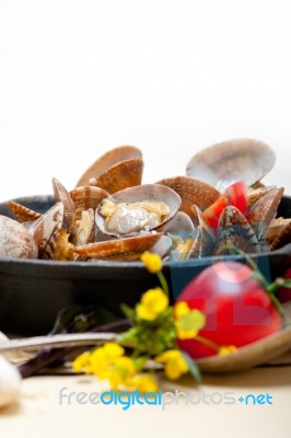 Fresh Clams On An Iron Skillet Stock Photo