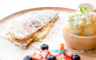 Fresh Dessert Soft Vanila Roti With Ice Cream ,syrup ,strawberry… Stock Photo