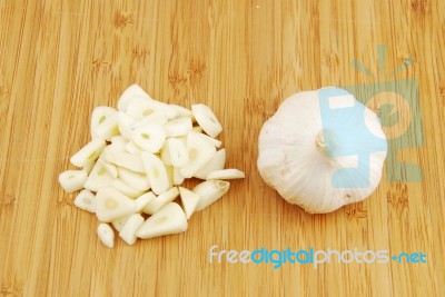 Garlic Preparation Ways On A Cutting Board Stock Photo