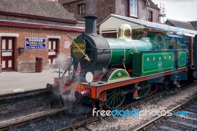 Golden Arrow Steam Engine In Sheffield Park Station East Sussex Stock Photo