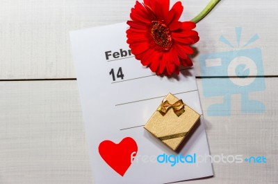 Golden Box With Flower Rings And Note For Valentines Day Stock Photo