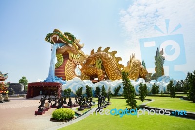 Golden Dragon At Dragon Descendants Museum In Suphan Buri, Thail… Stock Photo