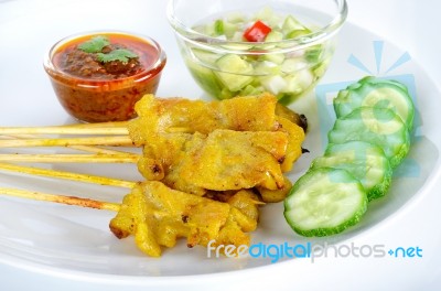Grilled Pork Satay With Peanut Sauce And Vinegar Stock Photo