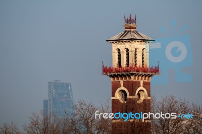 Guys And St Thomas Hospital Tower In Lambeth Stock Photo Guys And St Thomas Hospital Tower In Lambeth Stock Photo