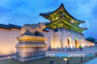 Gyeongbokgung Palace At Night In Seoul, South Korea Stock Photo