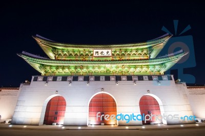 Gyeongbokgung Palace At Night In Seoul, South Korea Stock Photo