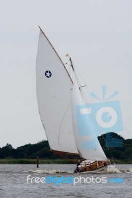 Hickling Broad, Norfolk/uk - August 5 : Sailing On Hickling Broa… Stock Photo