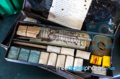 Horsted Keynes, Sussex/uk - May 7 : Ww2 First Aid Kit In Horsted… Stock Photo