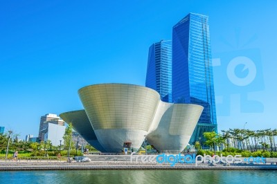 Incheon, South Korea - May 20 : Songdo Central Park Is The Green Space Plan,inspired By Nyc. Photo Taken May 20,2015 In Incheon, South Korea Stock Photo