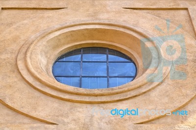 Incision   In House  Window    Italy  Lombardy    Rose Window Stock Photo