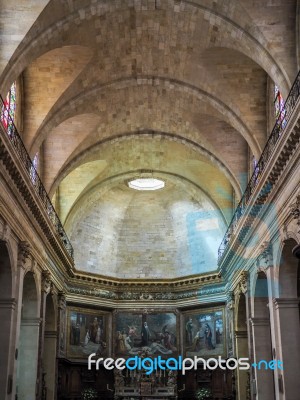 Interior View Of The Church Of Notre Dame In Bordeaux Stock Photo