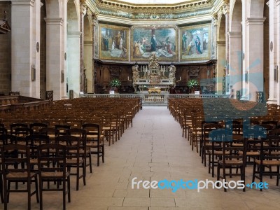 Interior View Of The Church Of Notre Dame In Bordeaux Stock Photo