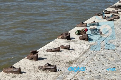 Iron Shoes Memorial To Jewish People Executed Ww2 In Budapest Stock Photo