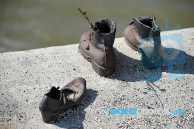 Iron Shoes Memorial To Jewish People Executed Ww2 In Budapest Stock Photo