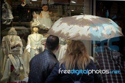 Istanbul, Turkey - May 25 : People Looking In A Shop Window Near The Grand Bazaar In Istanbul Turkey On May 25, 2018, Two Unidentified People Stock Photo