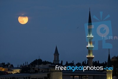 Istanbul, Turkey - May 29 : Night-time View Of Buildings And Boats Along The Bosphorus In Istanbul Turkey On May 29, 2018 Stock Photo
