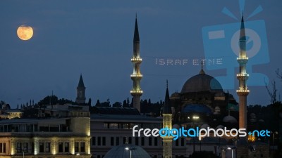 Istanbul, Turkey - May 29 : Night-time View Of Buildings In Istanbul Turkey On May 29, 2018 Stock Photo