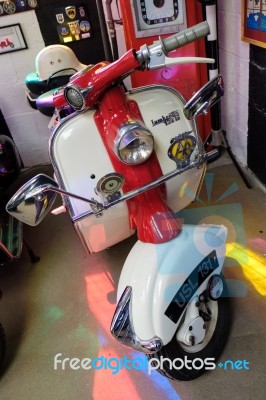 Lambretta 150 Scooter In The Motor Museum At Bourton-on-the-wate… Stock Photo