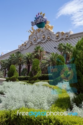 Las Vegas, Nevada/usa - August 2 : Statues Outside The Harrah's Stock Photo