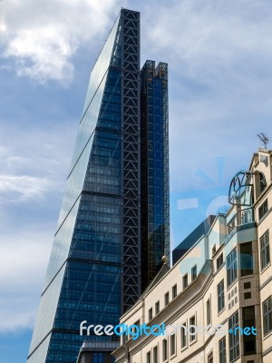 Leadenhall Building Affectionately Known As The Cheesegrater In Stock Photo
