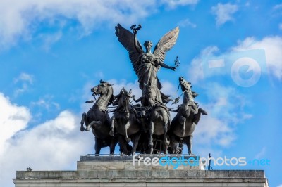 London - November 3 : Monument To Wellington In The Middle Of Hy… Stock Photo London - November 3 : Monument To Wellington In The Middle Of Hy… Stock Photo