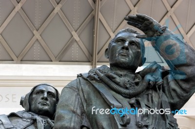 London - November 3 : Philip Jackson's Sculpture Commemorating R… Stock Photo London - November 3 : Philip Jackson's Sculpture Commemorating R… Stock Photo