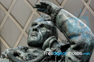 London - November 3 : Philip Jackson's Sculpture Commemorating R… Stock Photo