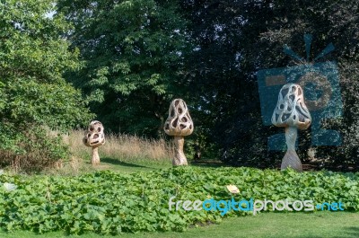 London -september 7 : Tom Hare's Fungi Fairy Ring At Kew Gardens… Stock Photo