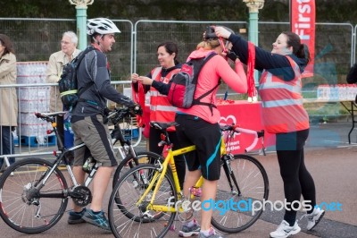 London To Brigton Cycle Ride To Raise Money For The British Hear… Stock Photo