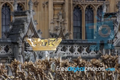 London/uk - March 21 : Crown In The Grounds Of The Houses Of Par… Stock Photo