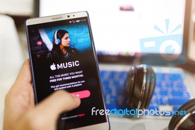 Man Hand Holding Screen Shot Of Apple Music App Showing On Andro… Stock Photo
