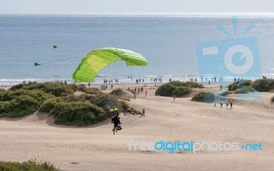 Maspalomas, Gran Canaria/canary Islands - February 18 :  Couple Stock Photo