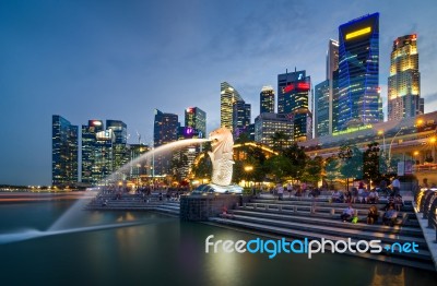 Merlion Statue Fountain In Merlion Park And Singapore City Stock Photo