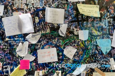 Messages And Notes Next To Romeo And Juliet's Balcony Verona Stock Photo