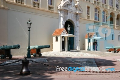Monte Carlo, Monaco - April 19 ; Guard On Duty At The Palace In Stock Photo