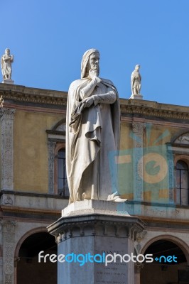 Monument To Dante In Plaza Del Signori Verona Stock Photo