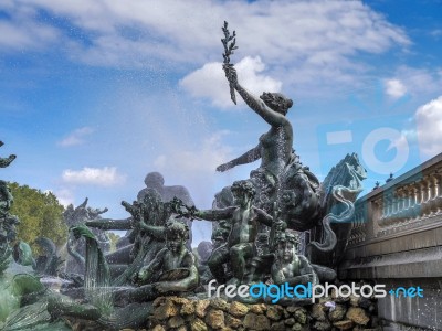 Monument To The Girondins In Place Des Quincones Bordeaux Stock Photo