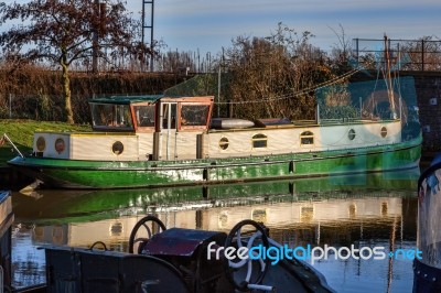 Narrowboat On The River Great Ouse At Ely Stock Photo