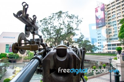 Noonday Gun At 1881 Heritage Hotel In Tsim Sha Tsui, Kowloon, Hong Kong Stock Photo