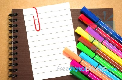 Note Paper With Colorful Markers Stock Photo