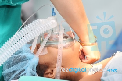 Nurse Preparing The Oxygen Mask To An Undentified Patient For Th… Stock Photo