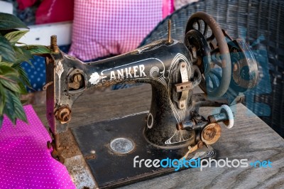 Old Sewing Machine On Display In Hallstatt Stock Photo
