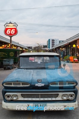 Old Vintage Blue Chevrolet Truck At Night Market, Srinakarin Roa… Stock Photo