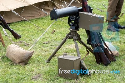 Old Ww2 Weoponry On Display At Shoreham Airfield Stock Photo