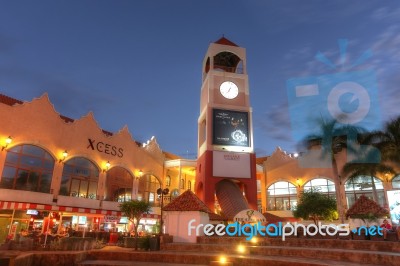 Palm Beach Is A Street With Hotels And Restaurants In Aruba Stock Photo Palm Beach Is A Street With Hotels And Restaurants In Aruba Stock Photo