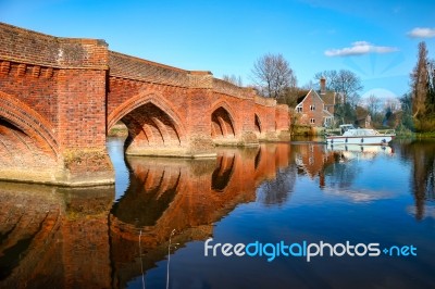 Passing Clifton Hampden Bridge Stock Photo