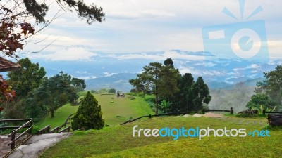 Peak For Stunning Views Of Mountains Clouds And Fog Stock Photo