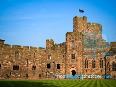 Peckforton Castle Bathed In Afternoon Sunshine Stock Photo
