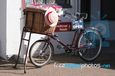 Penarth Wales Uk March 2014 - View Of An Old Tradesman Bicycle O… Stock Photo